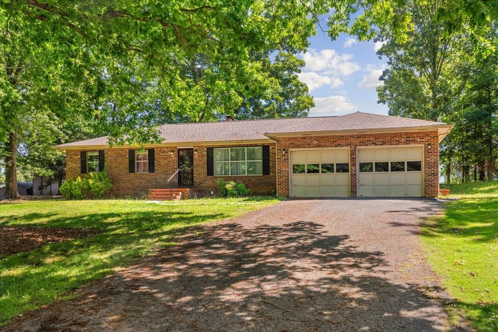 180 Wildwood Drive, Chatsworth GA 30705 - Primary photo