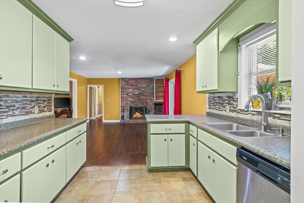 180 Wildwood Drive, Chatsworth GA 30705 - Photo