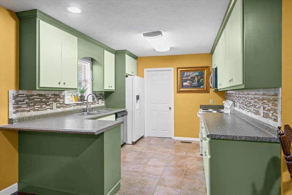 180 Wildwood Drive, Chatsworth GA 30705 - Photo