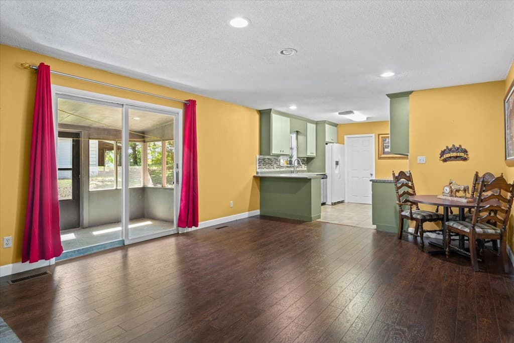 180 Wildwood Drive, Chatsworth GA 30705 - Photo