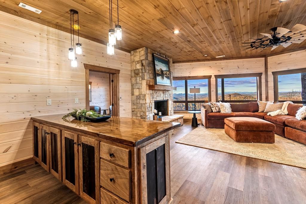 470 Skylight Drive, Blue Ridge GA 30513 - Photo