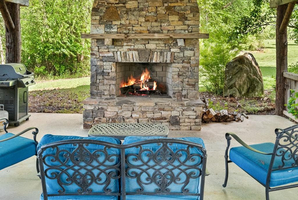 275 Bell Creek Cove Road, Hiawassee GA 30546 - Photo