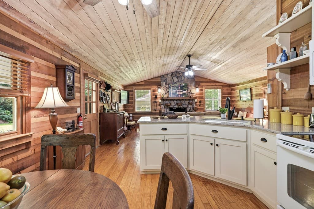 504 Compass Creek Drive, Hayesville NC 28904 - Photo