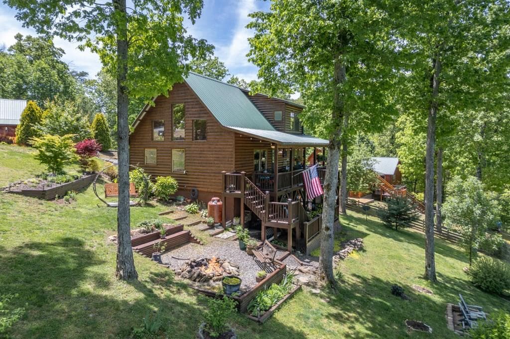 1055 Carolina Fox Circle, Murphy NC 28906 - Primary photo