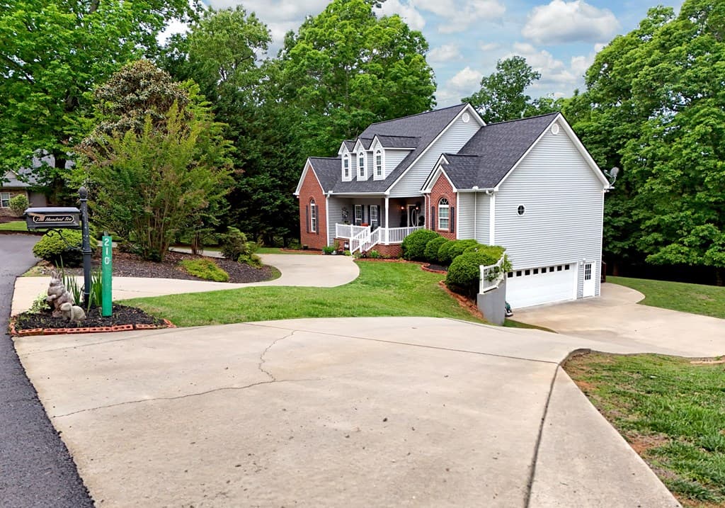 210 Longview Drive W, Blairsville GA 30512 - Photo