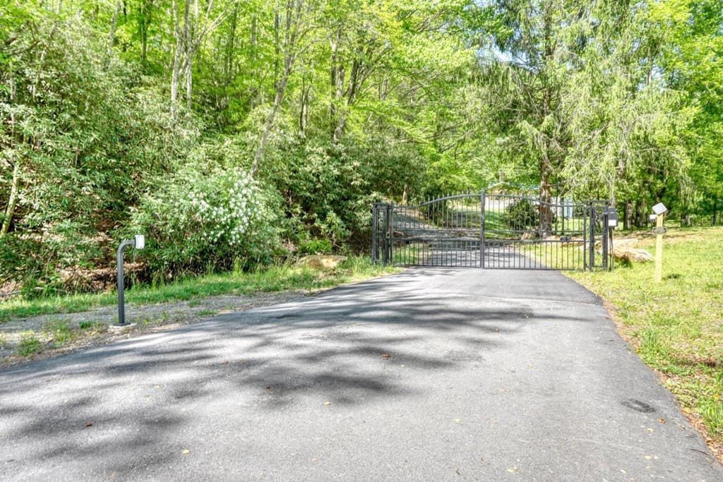 296 Peaks Drive, Hayesville NC 28904 - Photo