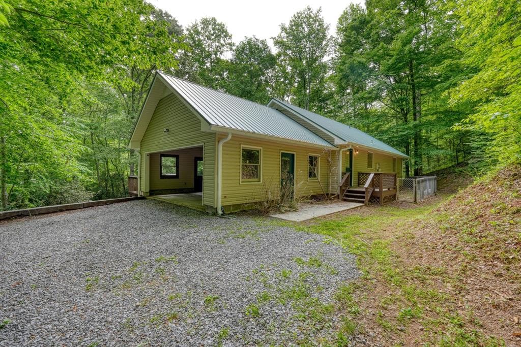 1568 Carlvin Road, Hiawassee GA 30546 - Photo