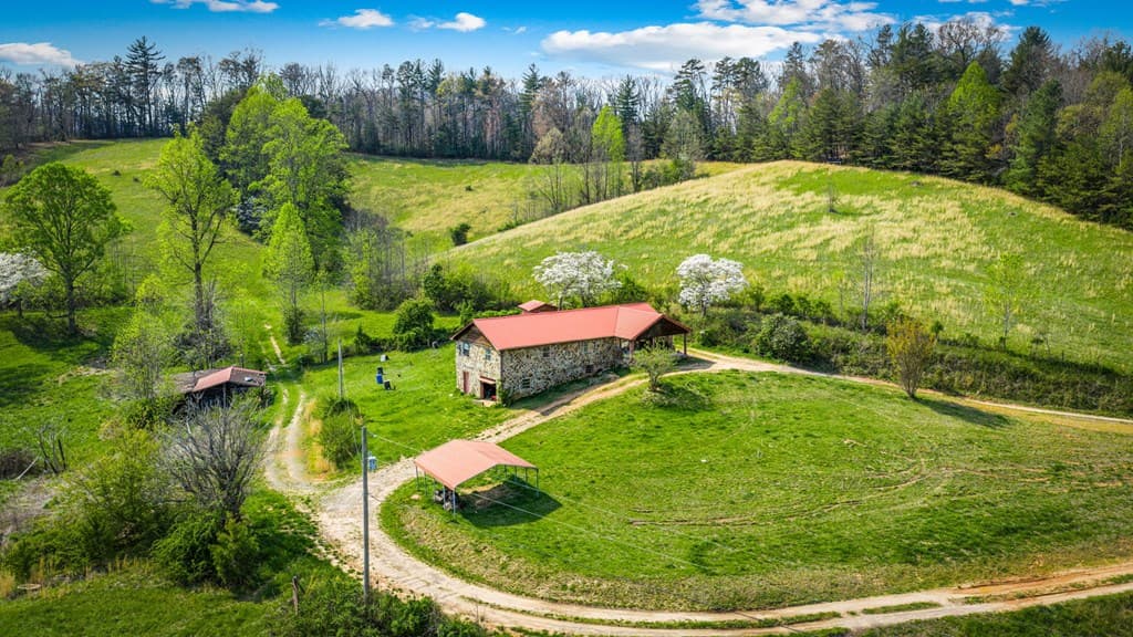 384 Maxwell Road, Blue Ridge GA 30513 - Photo