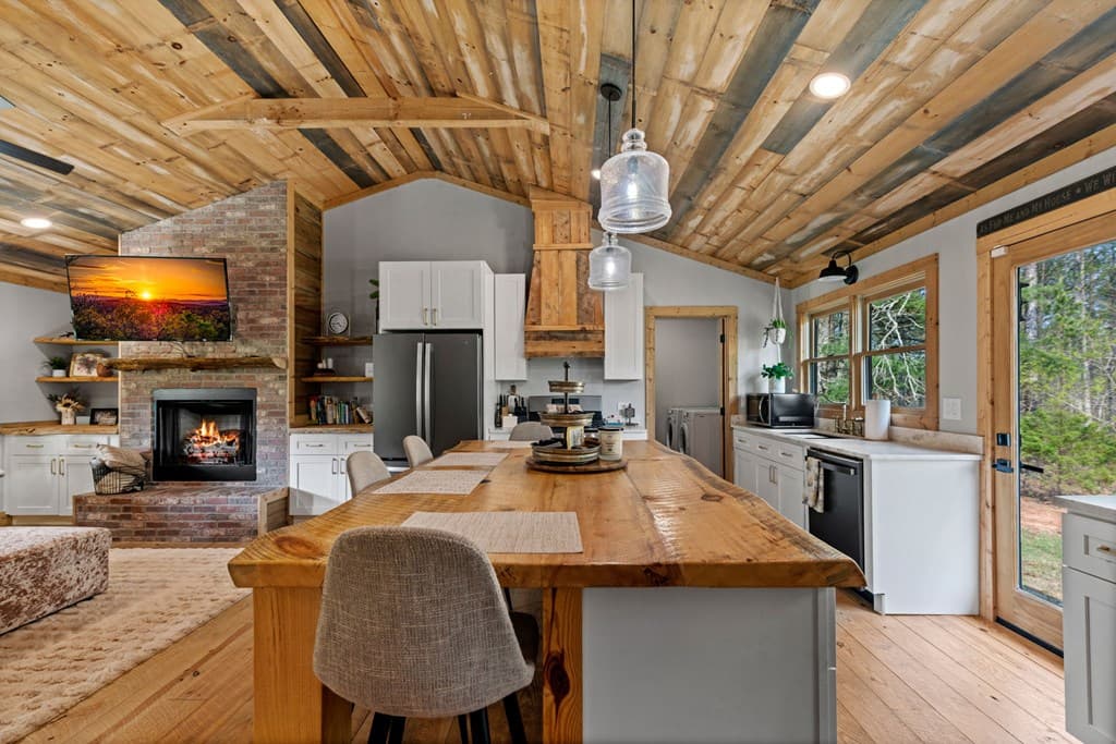 384 Maxwell Road, Blue Ridge GA 30513 - Photo