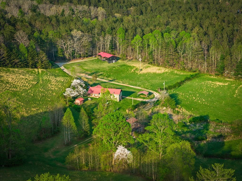 384 Maxwell Road, Blue Ridge GA 30513 - Photo