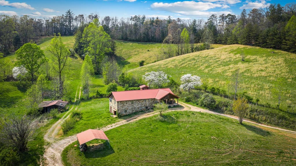 384 Maxwell Road, Blue Ridge GA 30513 - Photo