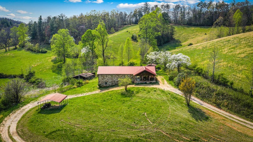 384 Maxwell Road, Blue Ridge GA 30513 - Photo