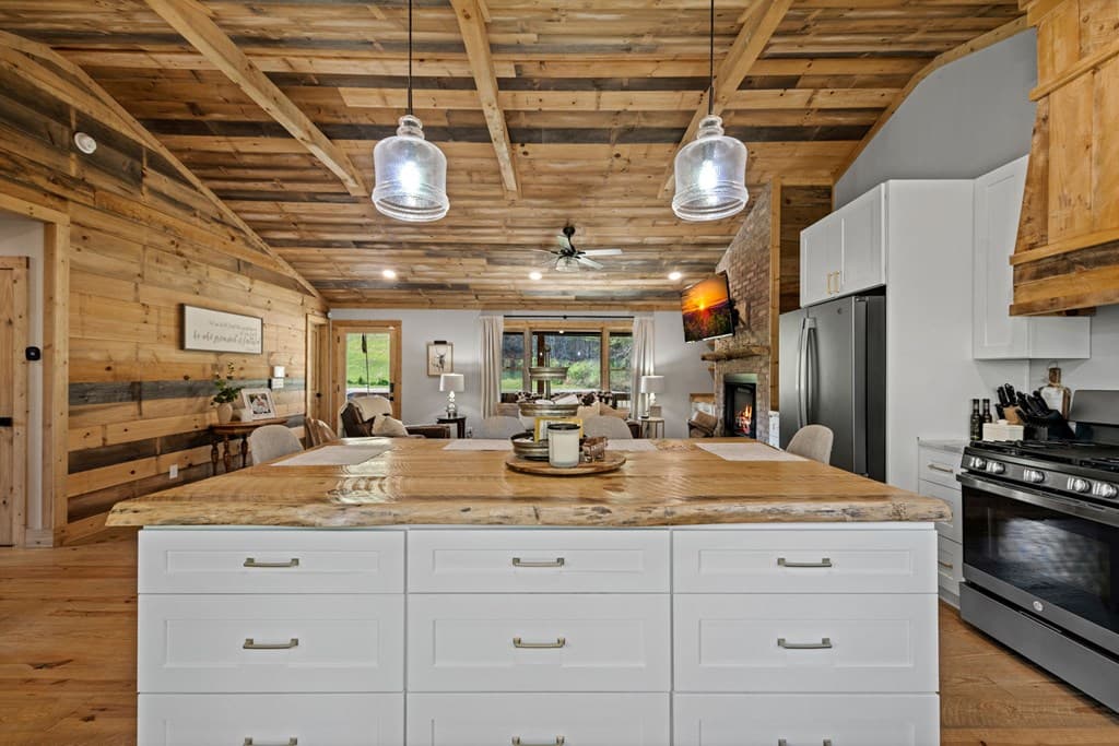 384 Maxwell Road, Blue Ridge GA 30513 - Photo