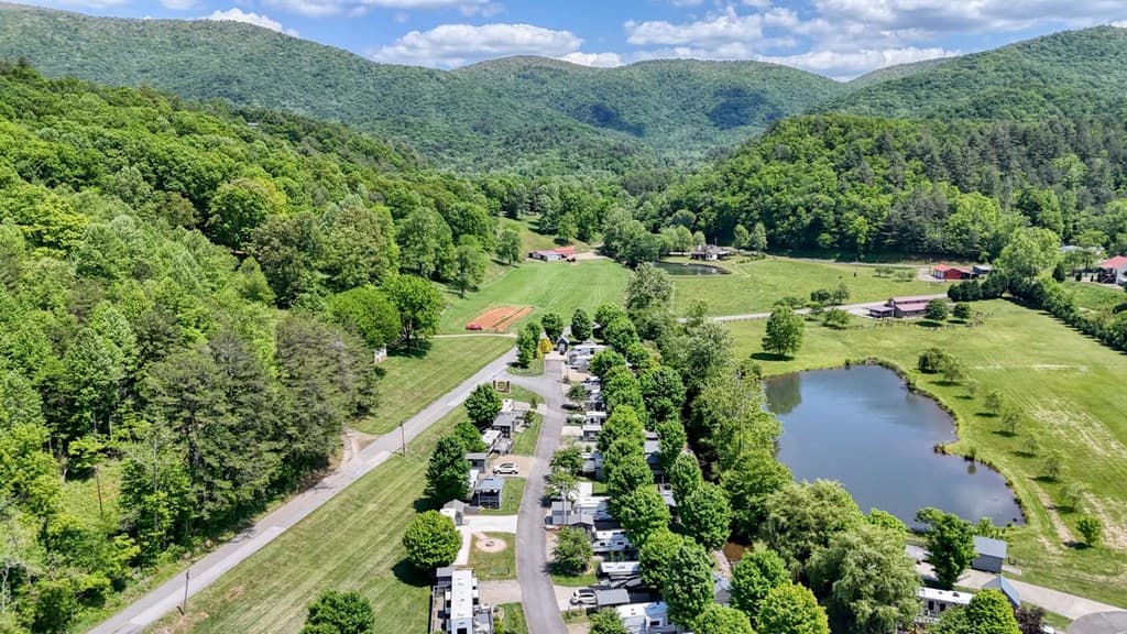 132 Heavenly Drive, Blairsville GA 30512 - Photo