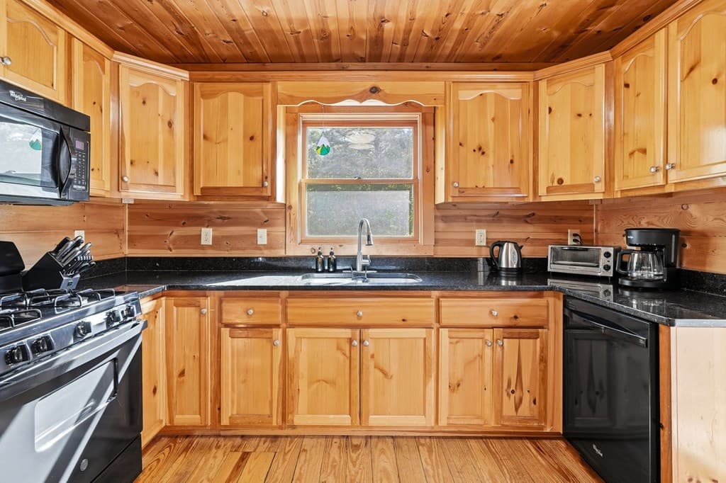 303 Pine Forest Loop, Blue Ridge GA 30513 - Photo