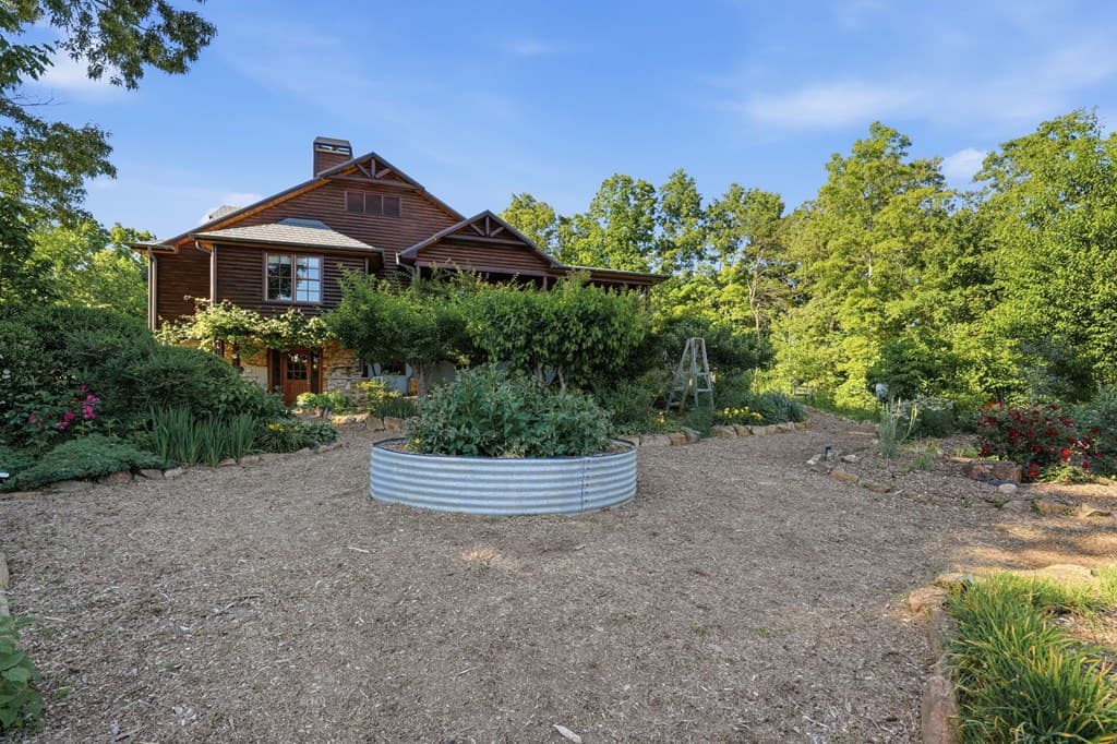 1823 Shoal Creek Road, Clarkesville GA 30523 - Photo