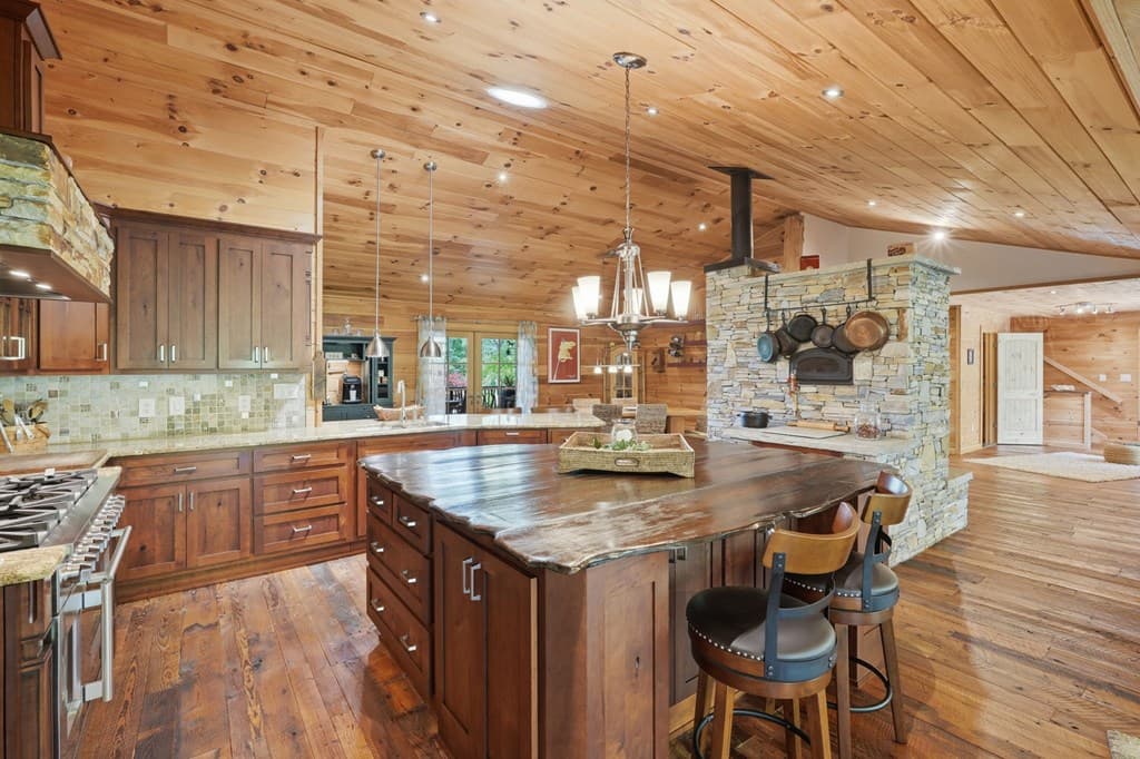 1823 Shoal Creek Road, Clarkesville GA 30523 - Photo