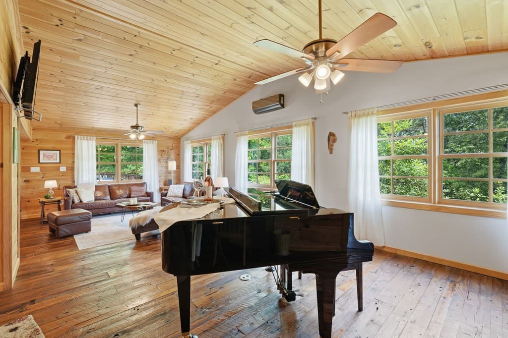 1823 Shoal Creek Road, Clarkesville GA 30523 - Photo