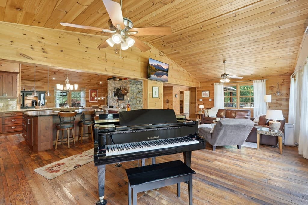 1823 Shoal Creek Road, Clarkesville GA 30523 - Photo