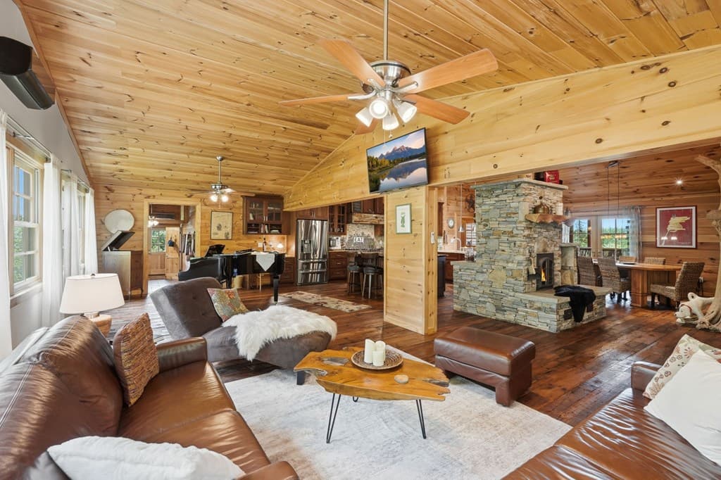 1823 Shoal Creek Road, Clarkesville GA 30523 - Photo