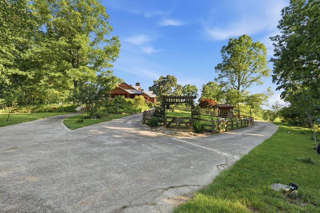 1823 Shoal Creek Road, Clarkesville GA 30523 - Photo
