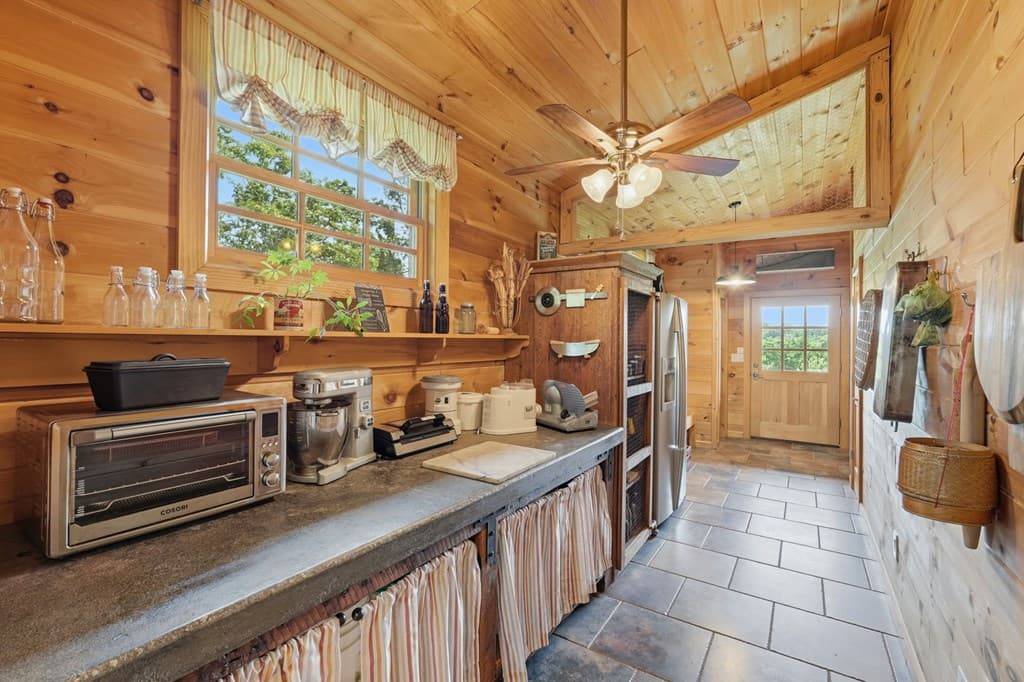 1823 Shoal Creek Road, Clarkesville GA 30523 - Photo