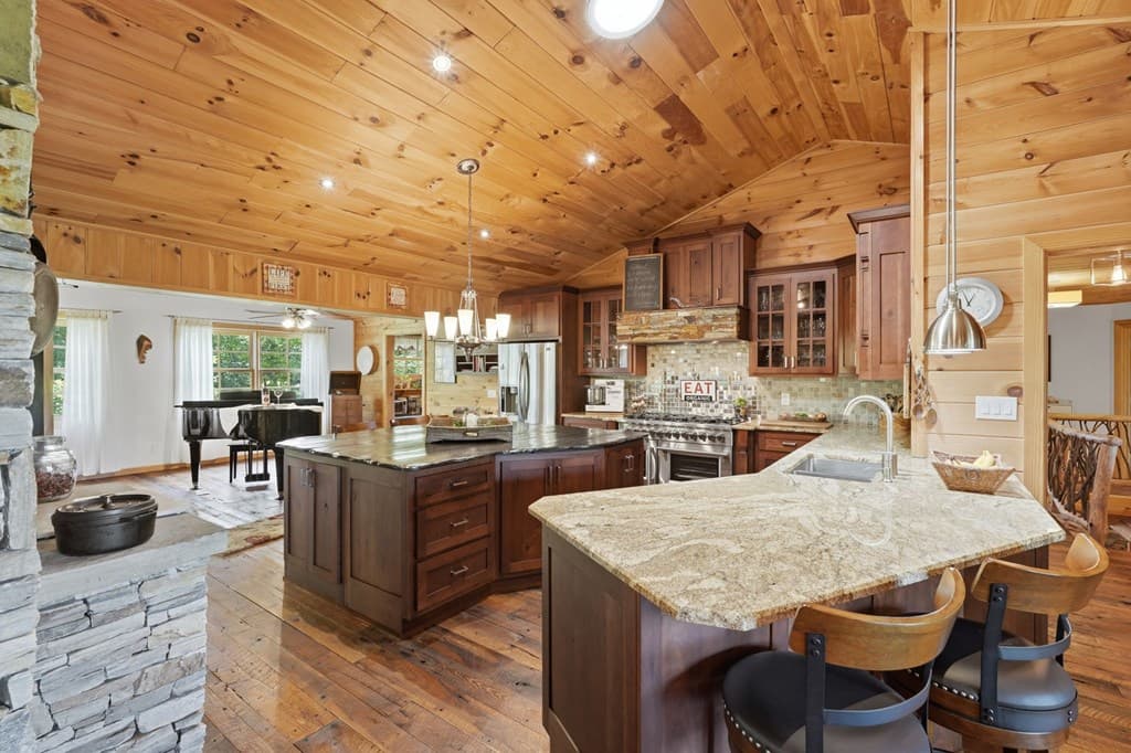 1823 Shoal Creek Road, Clarkesville GA 30523 - Photo