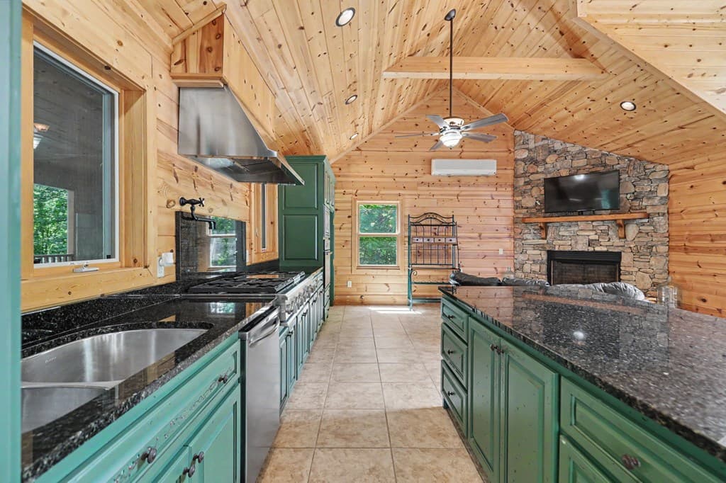 792 Bugscuffle Road, Hiawassee GA 30546 - Photo