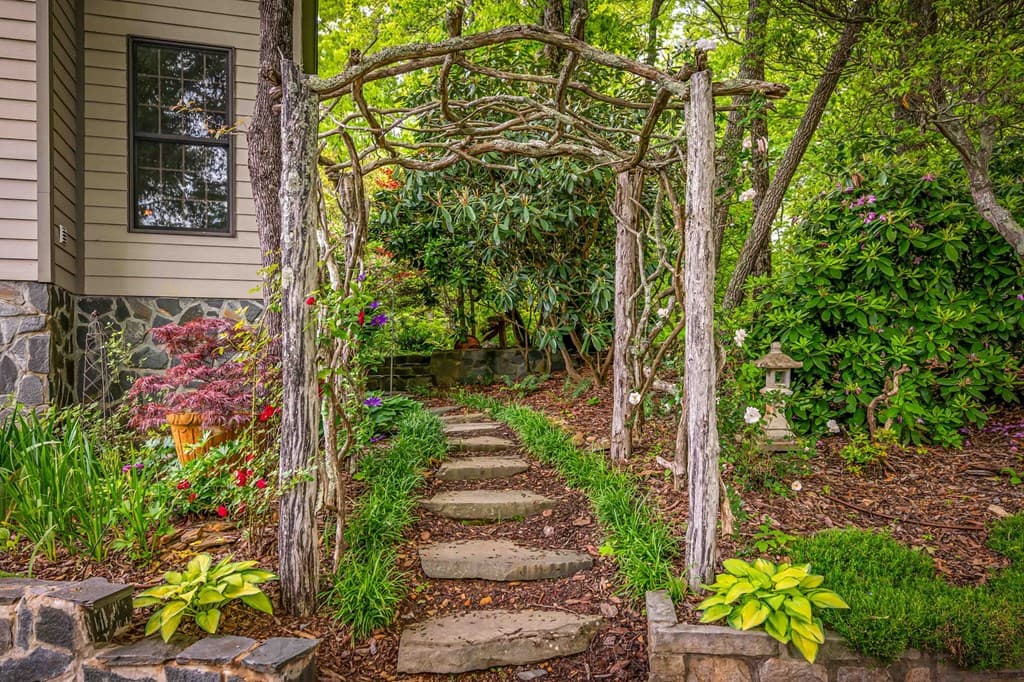 10620 Highway 52, Chatsworth GA 30705 - Photo