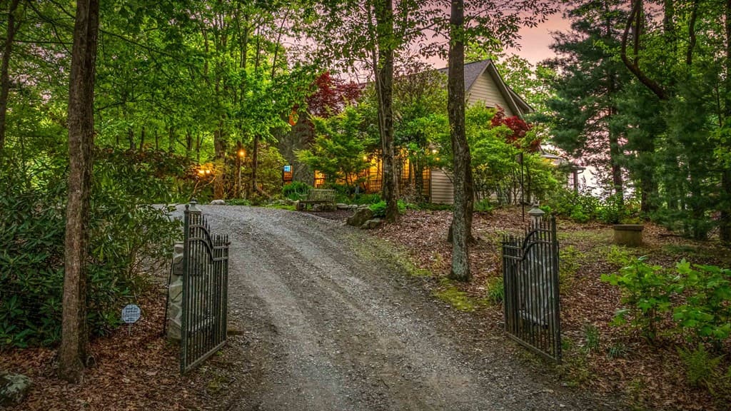 10620 Highway 52, Chatsworth GA 30705 - Photo