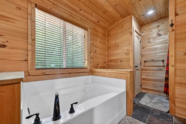 565 Catawba Circle, Ellijay GA 30540 - Photo