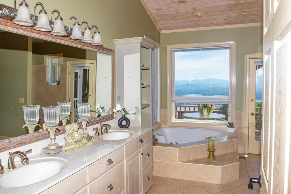 786 Ramey Mountain Road, Hiawassee GA 30546 - Photo