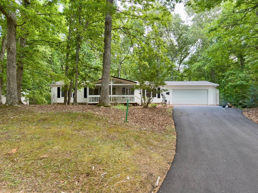 777 Lakeside Drive, Blairsville GA 30512 - Photo