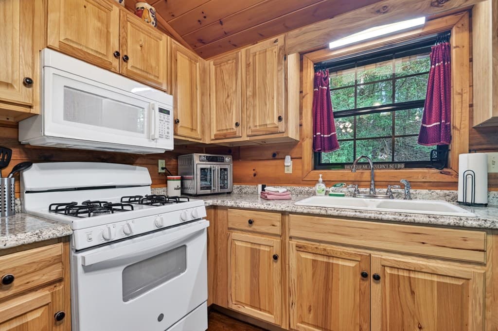423 Laurel Creek Road, Blue Ridge GA 30513 - Photo