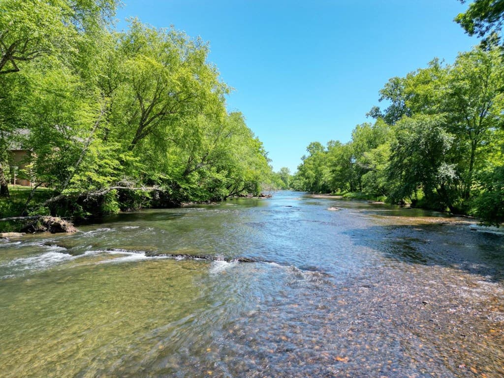 198 Riverbend Drive, Hayesville NC 28904 - Photo
