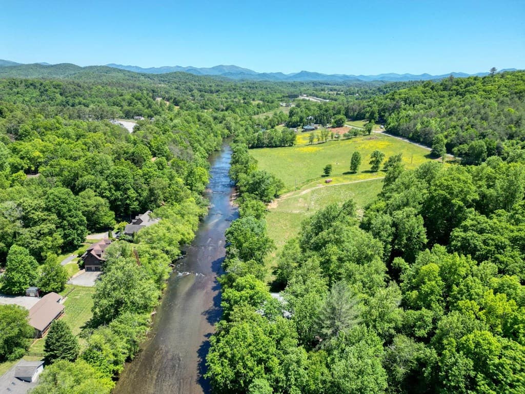 198 Riverbend Drive, Hayesville NC 28904 - Photo