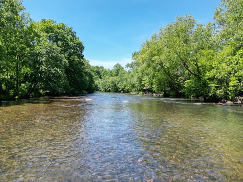 198 Riverbend Drive, Hayesville NC 28904 - Photo