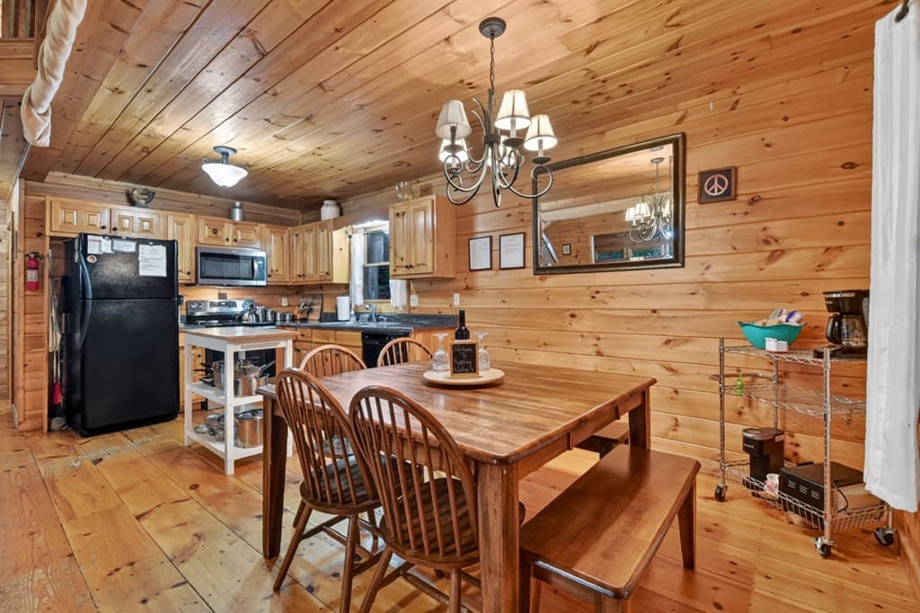 550 Hillsdale Drive, Ellijay GA 30540 - Photo