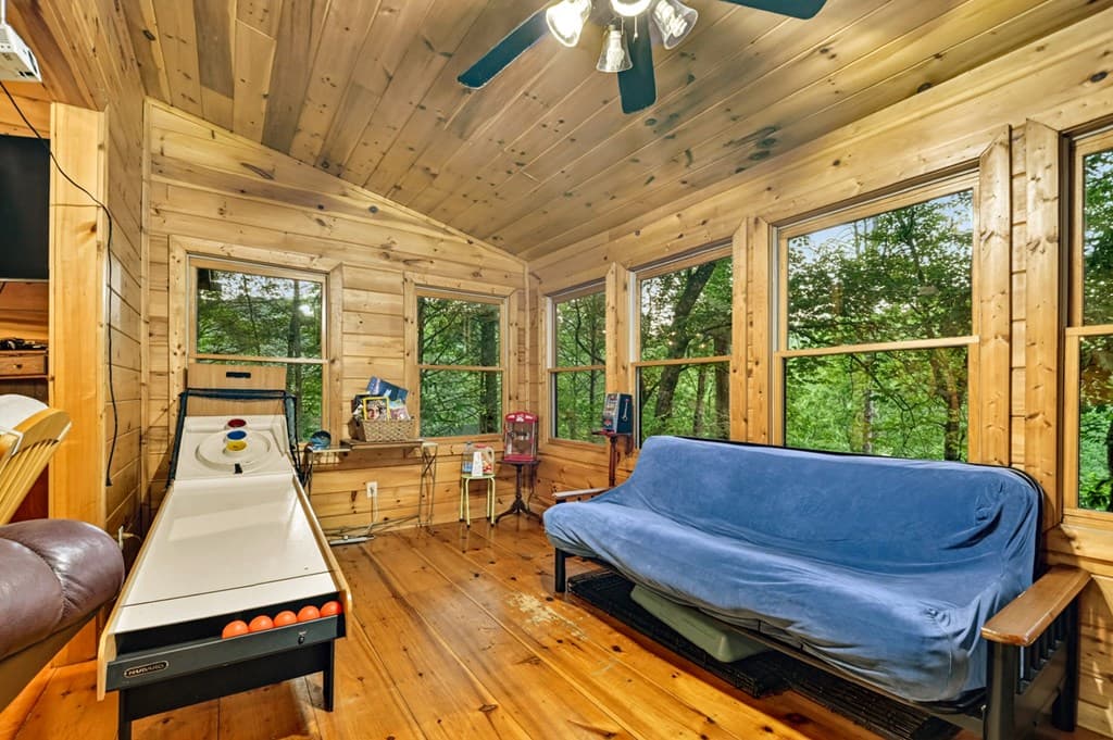 550 Hillsdale Drive, Ellijay GA 30540 - Photo