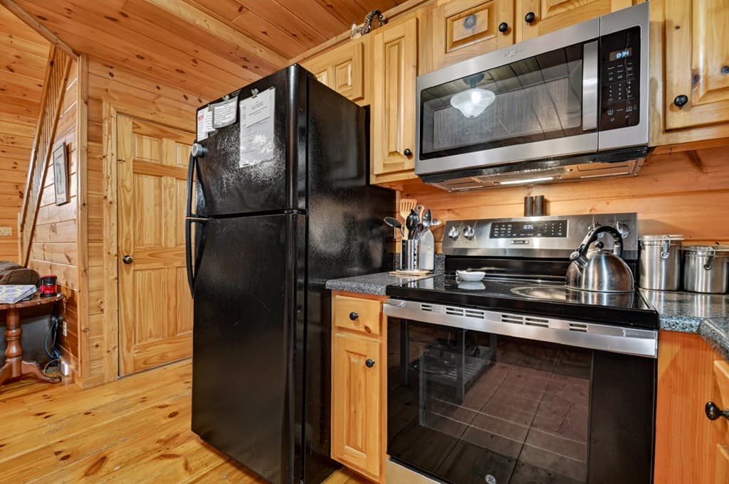550 Hillsdale Drive, Ellijay GA 30540 - Photo