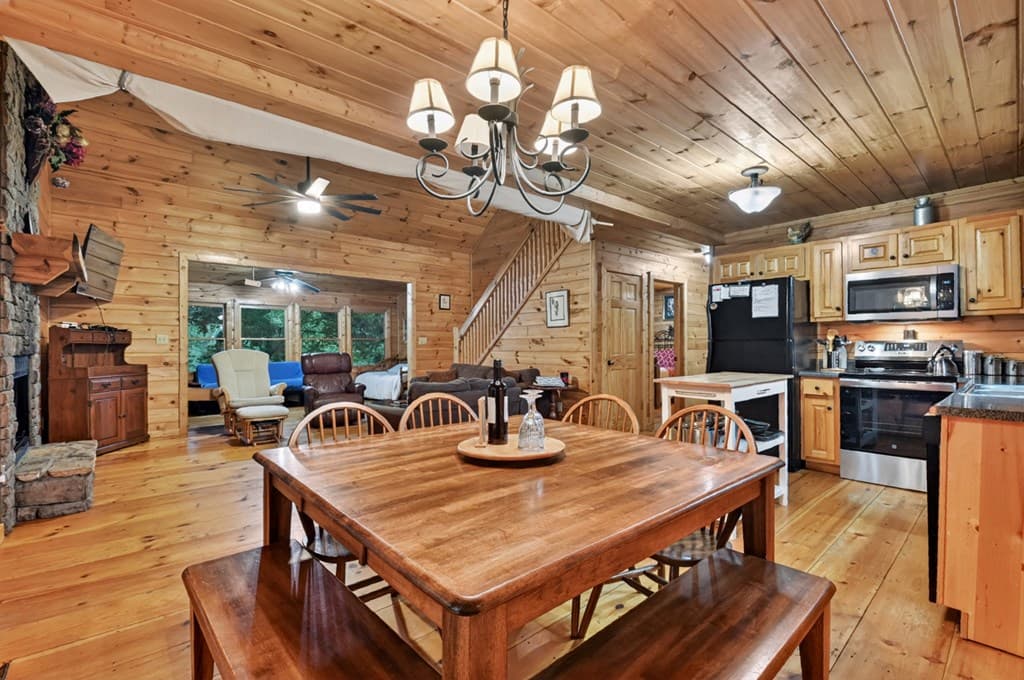 550 Hillsdale Drive, Ellijay GA 30540 - Photo
