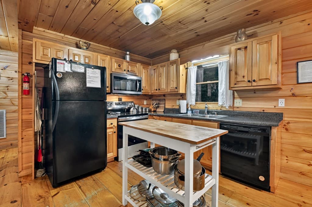 550 Hillsdale Drive, Ellijay GA 30540 - Photo