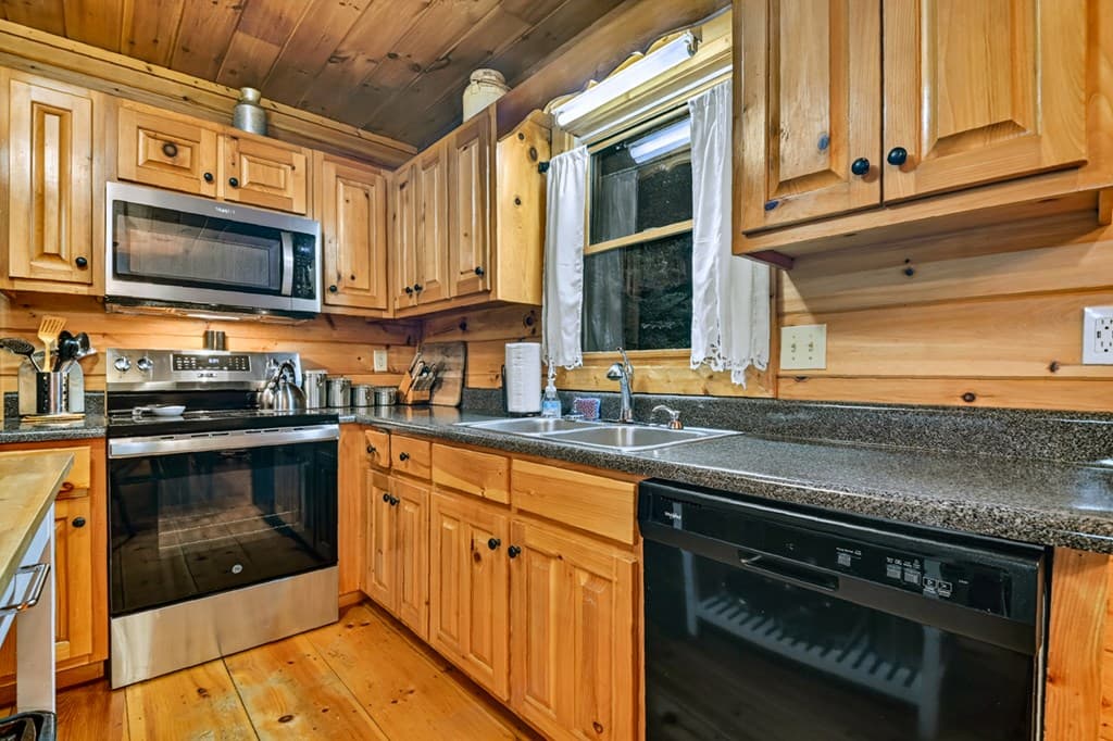 550 Hillsdale Drive, Ellijay GA 30540 - Photo