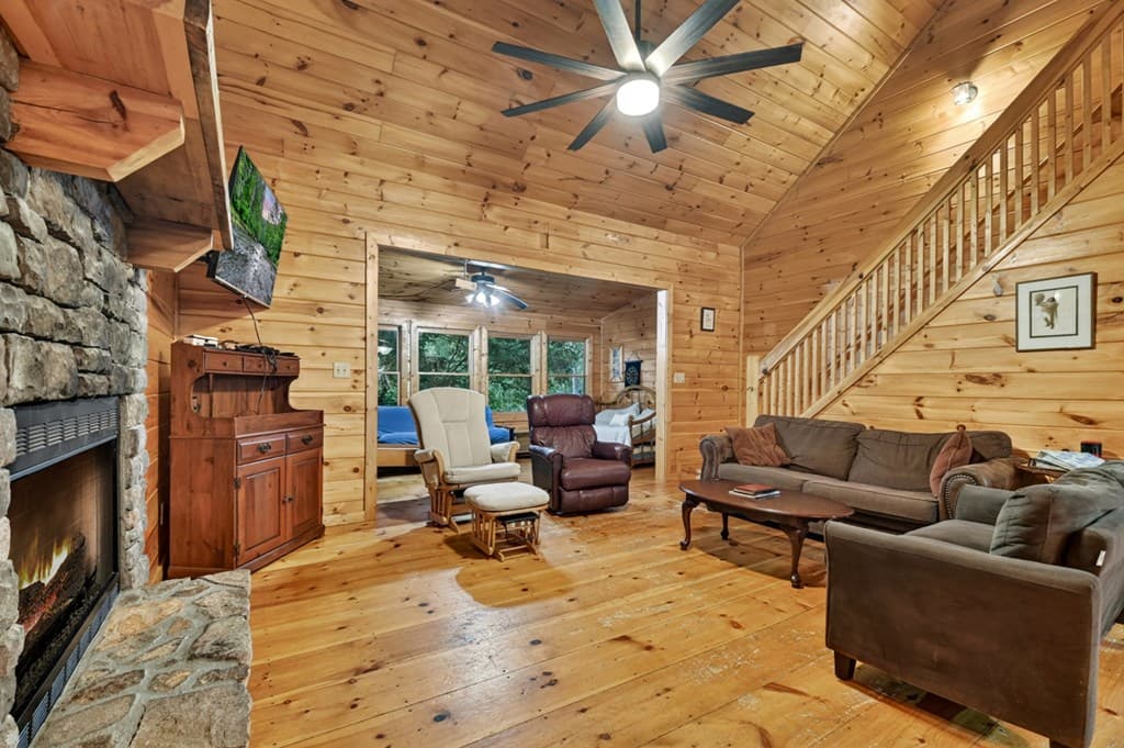 550 Hillsdale Drive, Ellijay GA 30540 - Photo