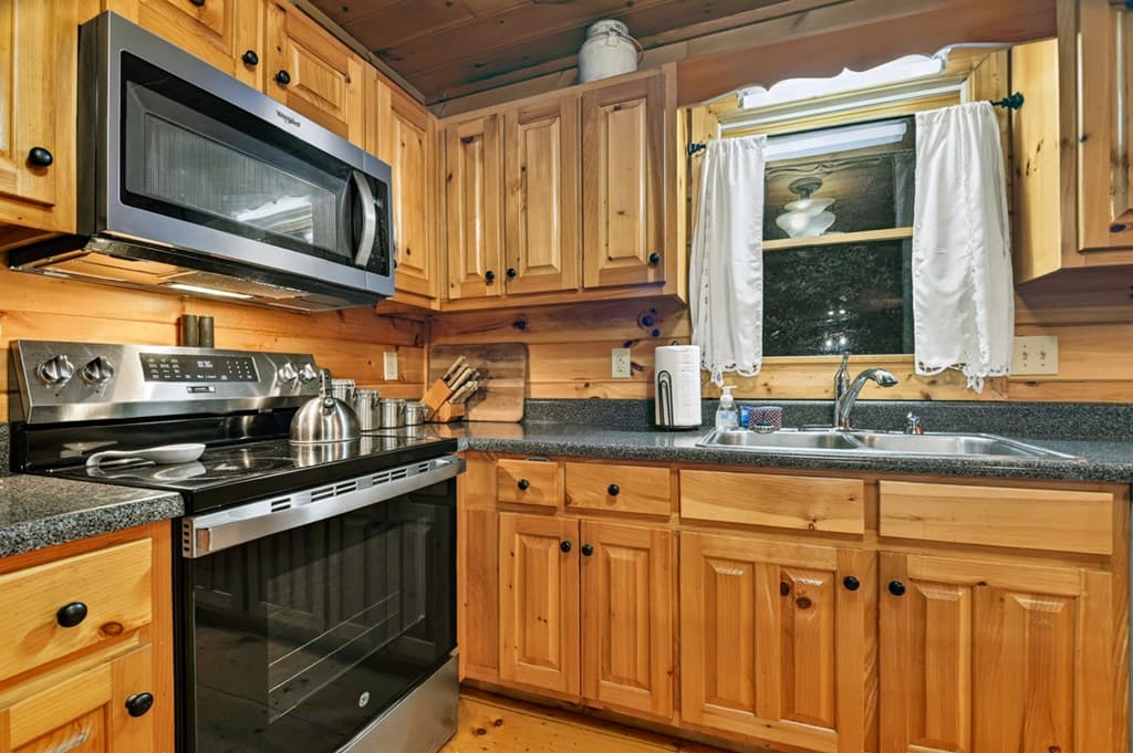 550 Hillsdale Drive, Ellijay GA 30540 - Photo