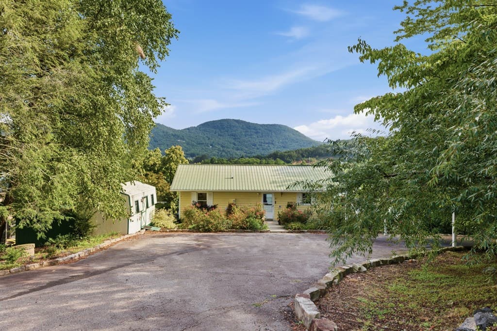 1035 Laurel Lane, Hiawassee GA 30546 - Photo