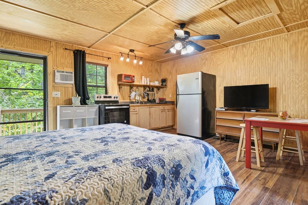 946 Laurel Circle, Blue Ridge GA 30513 - Photo