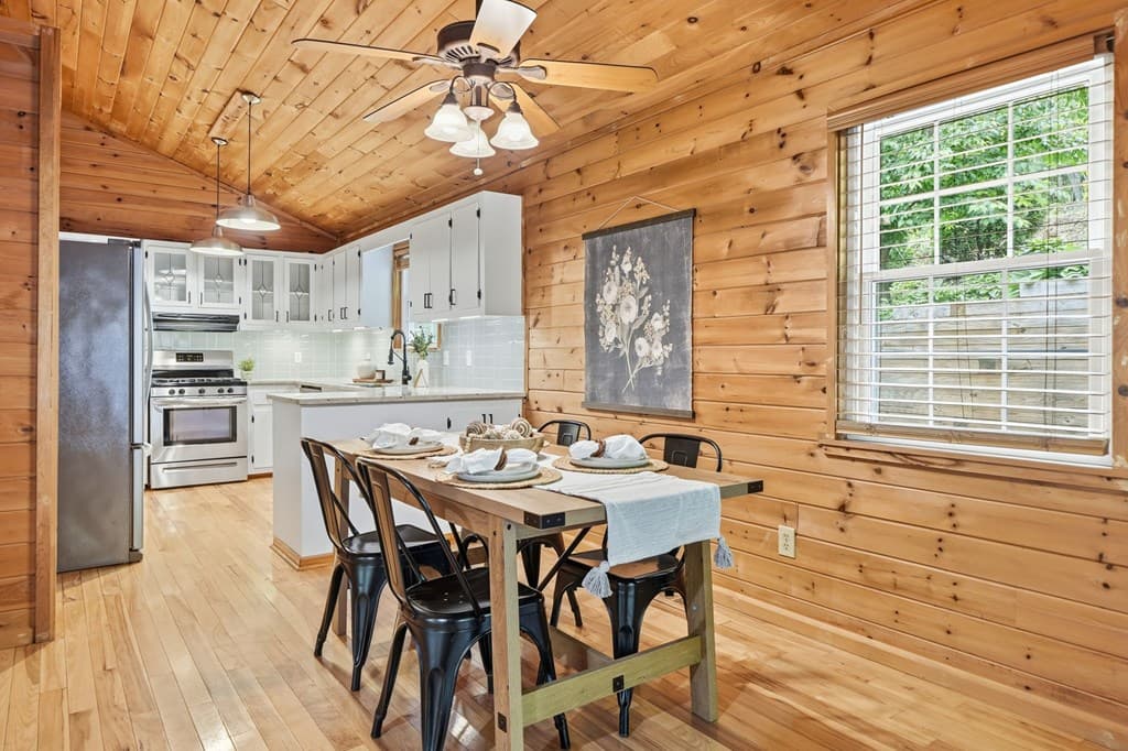 946 Laurel Circle, Blue Ridge GA 30513 - Photo