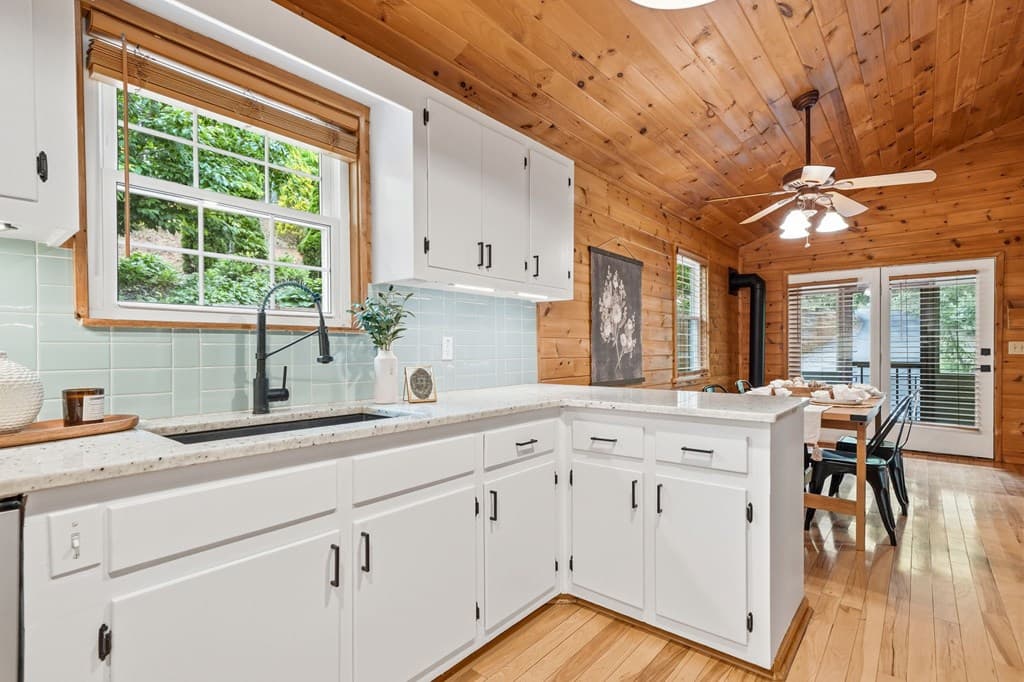 946 Laurel Circle, Blue Ridge GA 30513 - Photo