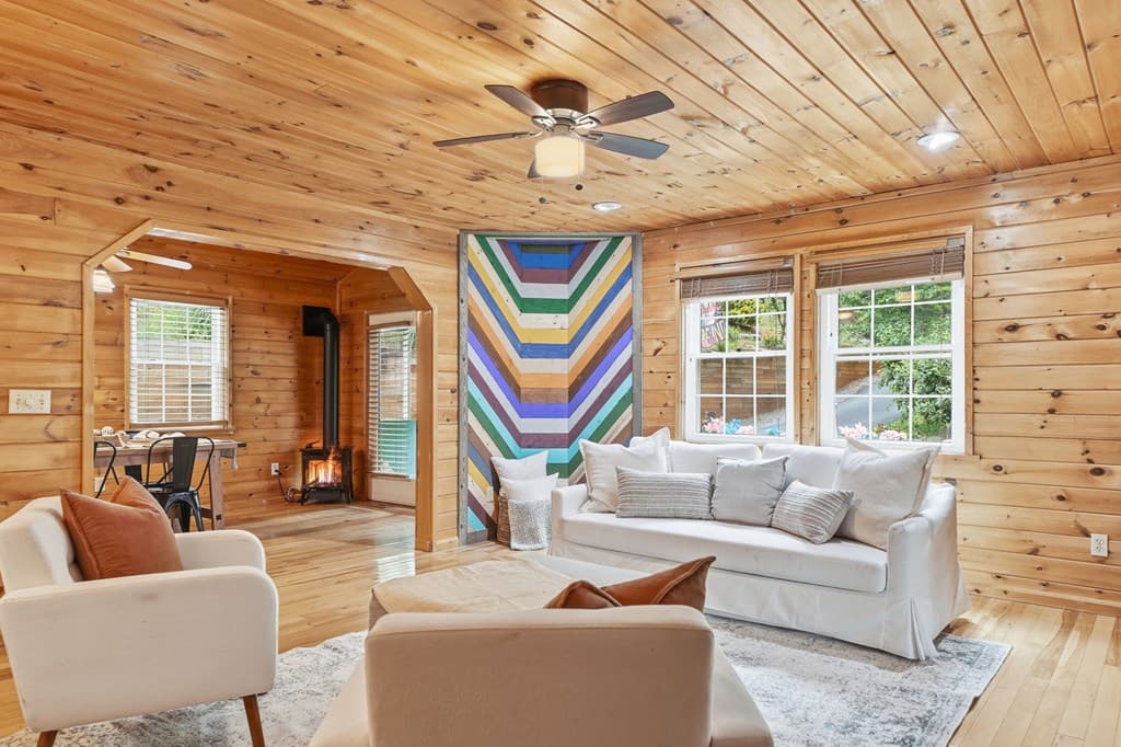 946 Laurel Circle, Blue Ridge GA 30513 - Photo
